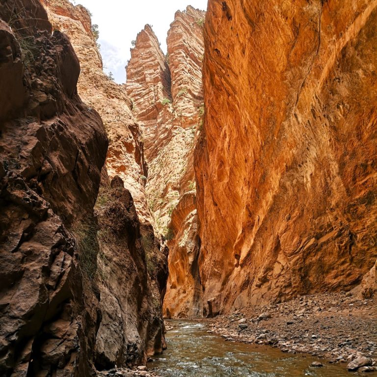 M'goun Schlucht Felswand